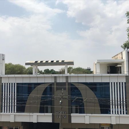 Hotel Tulsi Bānda Extérieur photo